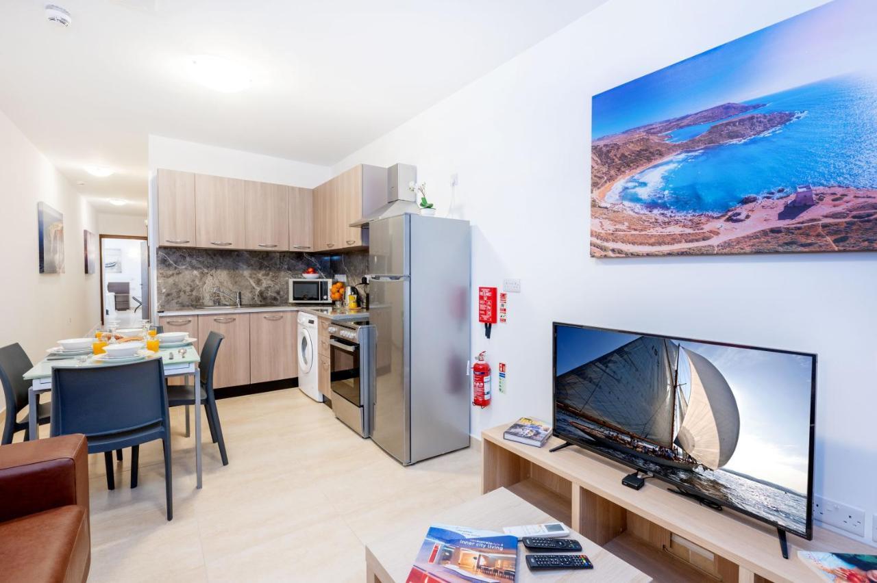 Islet Promenade Seafront 1 Bedroom Apartment With Sea View Balcony By Getawaysmalta Сент-Полс-Бей Экстерьер фото